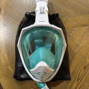 Full-Face Snorkel Mask in Teal and White Size S/M (Folds for travel)